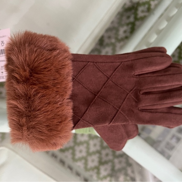 J.Crew Faux Fur and Suede Gloves -Small - Picture 2 of 4